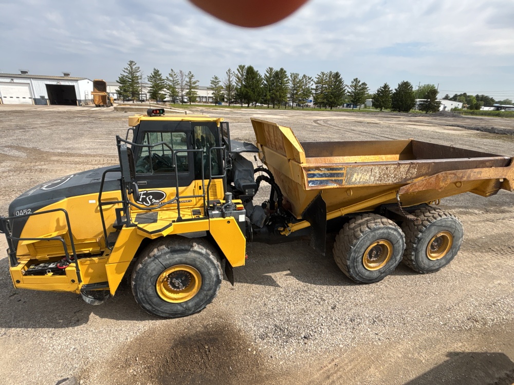 2017 Komatsu HM300-5